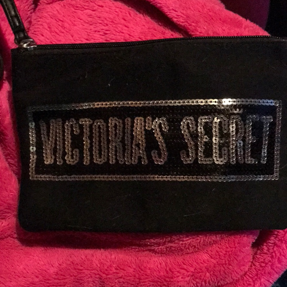 Black wristlet